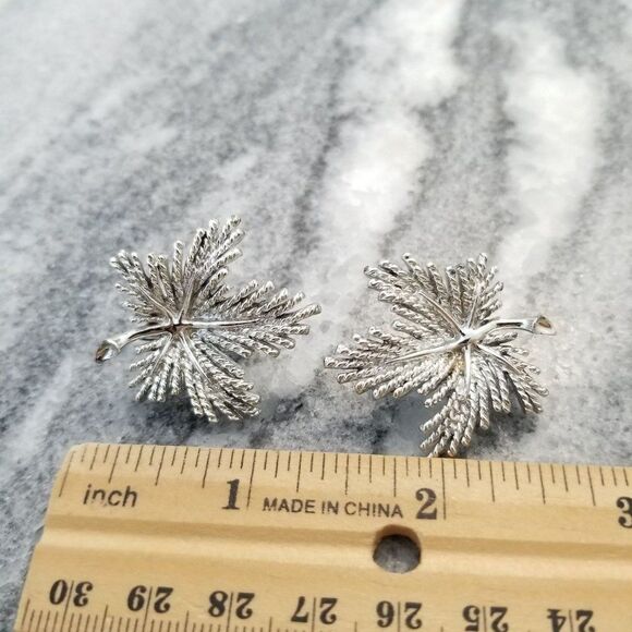 Vintage Sarah Coventry Silver Tone Leaf Shaped Clip On Earrings, Estate - Picture 4 of 5
